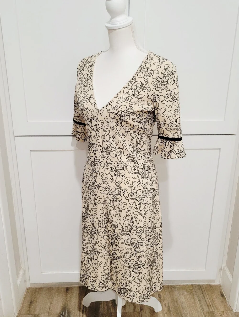 Tocca Silk/Wool Blend Cream & Black Embroidered V-Neck Midi Dress | Size 6 - Picture 2 of 10